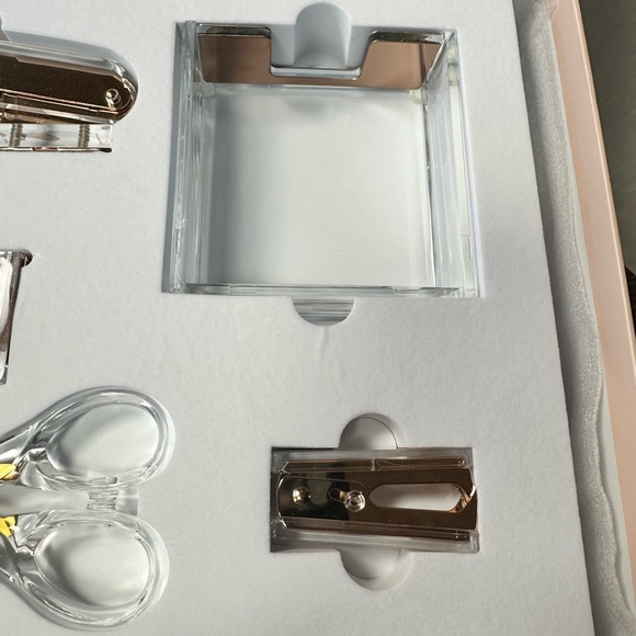 NIB Rose Gold Salt By Sabrina Desk Set - Picture 4 of 12